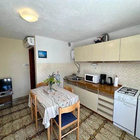 Apartment Mona *