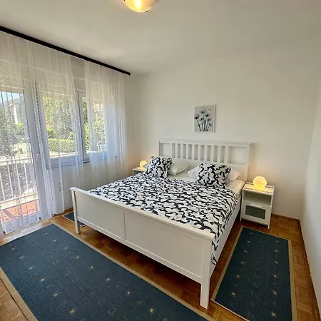 Mona Apartment