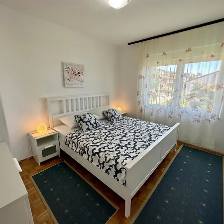 Mona Apartment