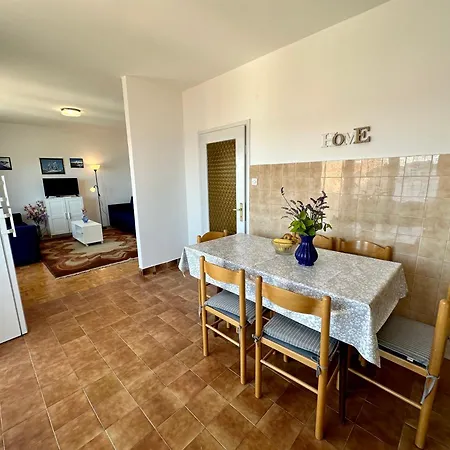 Apartment Mona