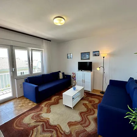 Apartment Mona *